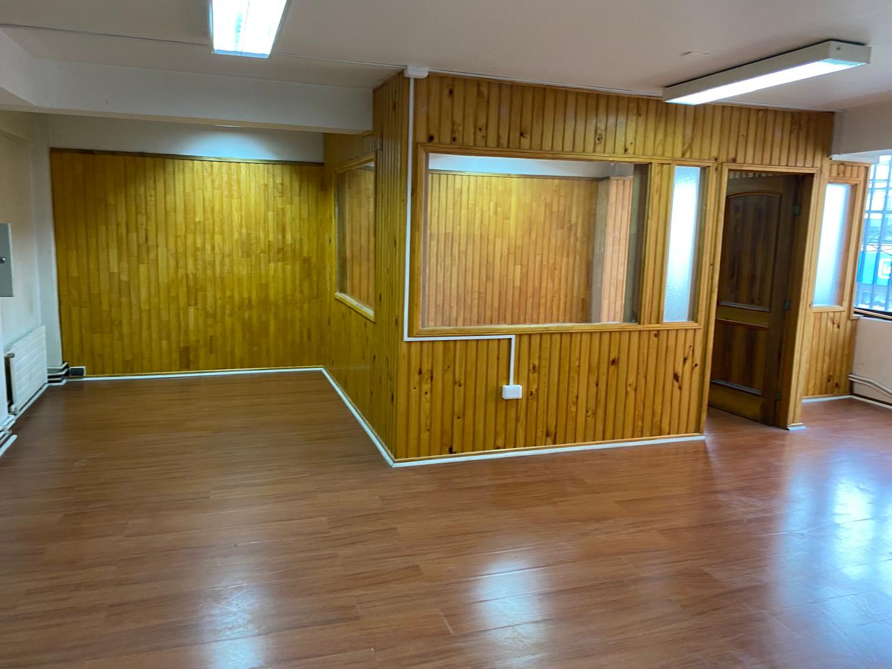 ARRIENDO OFICINA  3 PRIVADOS EDIFICIO PEDRO MONTT